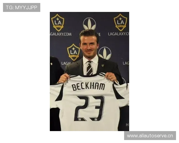 《全球足球新闻深度分析平台：实时跟踪赛场动态与球员表现》 - 副本 (3)